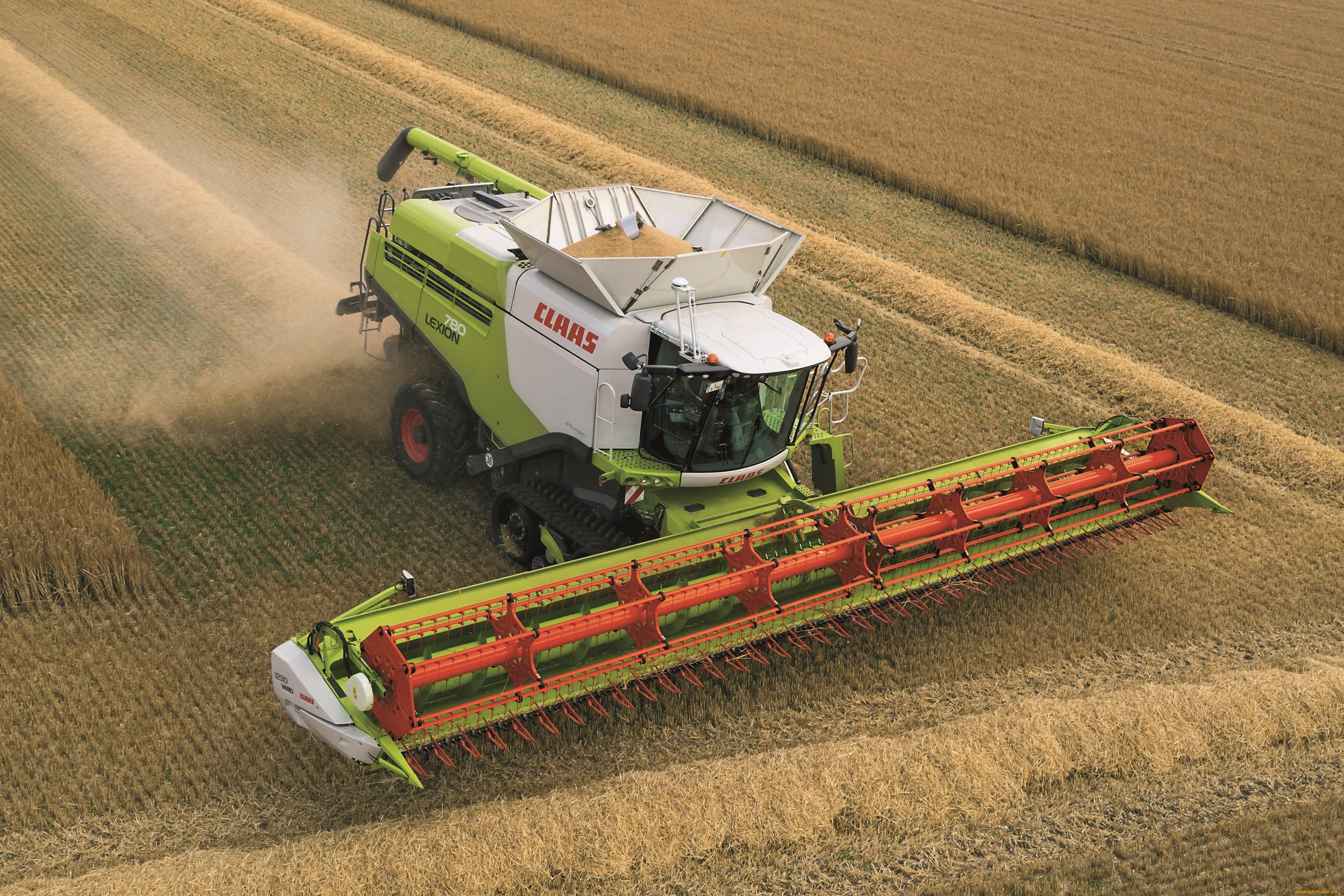 Комбайн машина. Комбайн зерноуборочный CLAAS Lexion 780. CLAAS техника комбайн. CLAAS 7366 комбайн. Зерноуборочный комбайн в поле CLAAS.